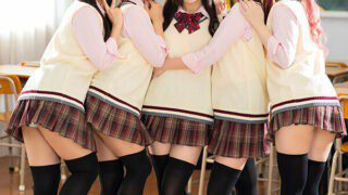 HUNTC-121 Knee high x miniskirt = absolute territory panty shots! There are 99% girls in the school! That’s why all the girls are defenseless and are in absolute panty shot heaven every day! Even though I’m a shy person…