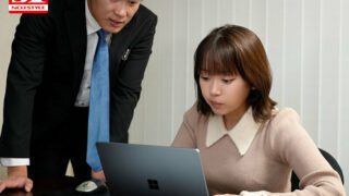 SONE-113 A serious junior employee who usually doesn’t like dirty jokes becomes a lewd kisser when she drinks alcohol! Yura Kano, who forgets everything when she gets drunk, has no idea that she’s doing erotic things with me over and over again.