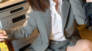 HUNTC-067 Alone in the office late at night with a colleague who turns into a monster when he gets drunk! My co-worker, who always makes fun of me for not being able to work, can take any kind of dick when he’s drunk.