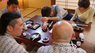 MIDV-702 Pregnancy Hot Spring Creampie Orgy NTR My wife, who was worried about not being able to have xxx, came with me on a trip to a neighborhood association that she hated. That night, I went to the men’s bath with men who were famous for having many xxx… Riho Shishido