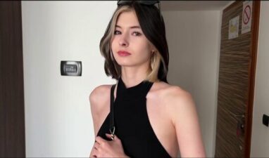 A skinny Russian girl came to visit a guy to have pure sex