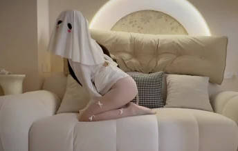 Creampie fucked by ghost girl, a young girl in white stockings
