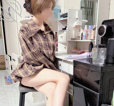 After The Brother-In-Law Left, The Little Whip Trained The Sister And Fucked Her Until She Squirted Wildly.