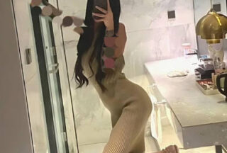 Being licked by a divorced and sultry young woman