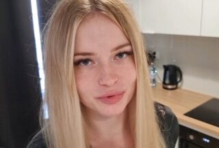 The Blonde After A Juicy Blowjob Set Up A Wet Pussy