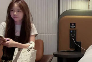 I made an appointment with a sophomore girl who works part-time during summer vacation-Cao Changqing