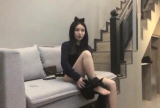 Xiao Bei seeks out sexually frustrated young women (11-16).