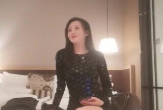 The third-ranking scholar Li Xunhuan (12-8) paid 3,000 to hire a car model, but the car overturned before he could even have sex with her.