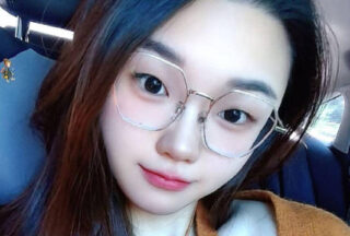 On Christmas Eve, he played with his sister-in-law, who looked just like the celebrity Song Yi, at a hotel.