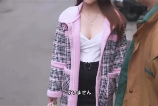 AI-Yang Ying-A lonely young woman the street