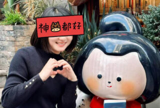 A 43-year-old mature woman took a bath with me, letting me see her reflection in the mirror as I fucked her and ejaculated inside her.