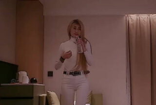 I met up with a girl today who claimed to be of mixed Xinjiang and Chinese descent – ​​Lao Deng.