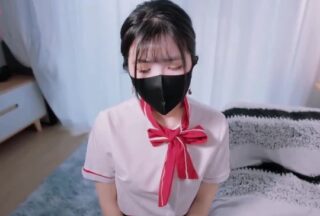 Banana Show xjx650 used her body to pay off debts, becoming the creditor’s sex toy.