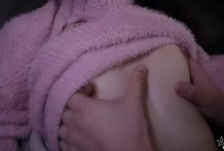 The promiscuous model Ai Yan was completely asleep when she was given aphrodisiac vibrators and experienced multiple orgasms.