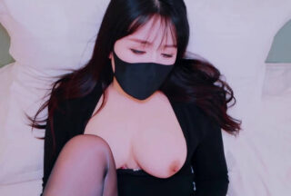 Banana Show xjx644 exposes her panties to seduce her subordinate’s tender white tiger hole and ejaculates.