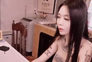 Banana Show xjx690, a promiscuous girl who loves to give bad reviews, was xxxd by a food delivery driver.